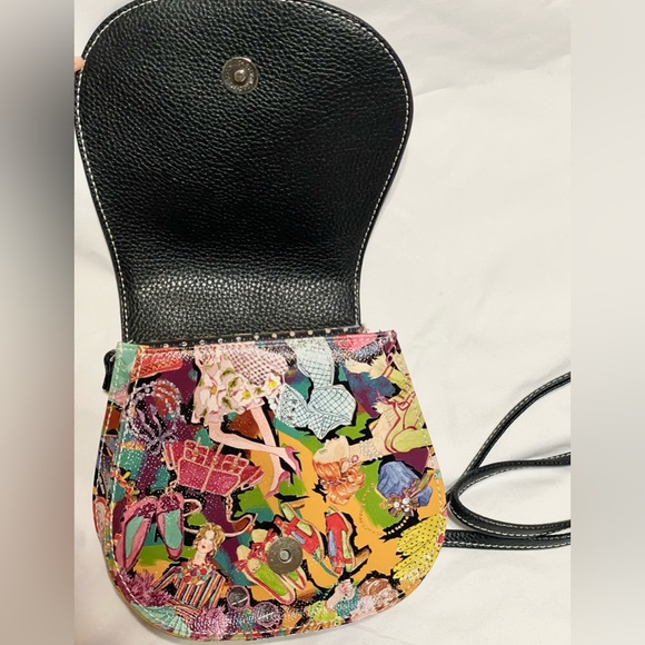 Sydney Love Unique Printed Design Faux Pebbled  Leather Small Crossbody - Picture 3 of 12